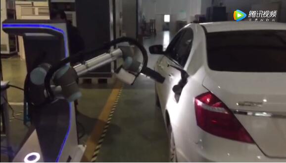 移動(dòng)充電機(jī)器人實(shí)拍 誰(shuí)家的來認(rèn)領(lǐng)